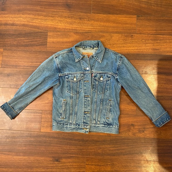 Vintage Levi’s Jean Jacket - Picture 2 of 10